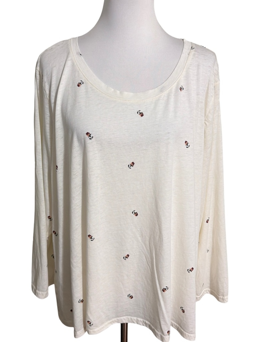 C&C California Cream Long Sleeve Scoop Neck Top with Tiny Floral Dots